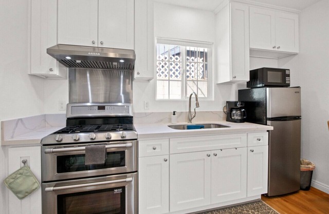 Charming Modern Flat - 1 bedroom with parking