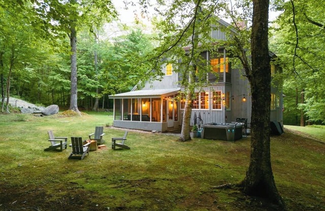 Charming Mountain Chalet w/Spa near Mt Snow