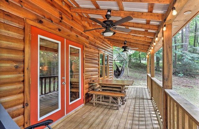 Charming Murphy Cabin w/Porch - Near Hiking!