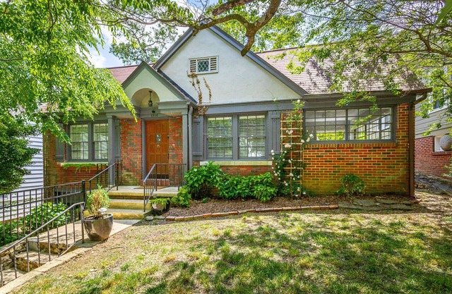 Charming N. Chatt 3BR/1BA house w/private yard!
