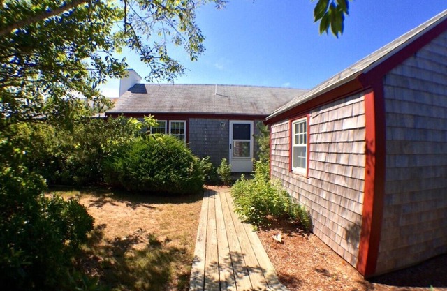 Charming Nantucket Beach Cottage w/Private Beach Access