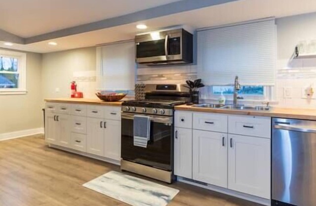 Charming Nature Lover's Retreat near St. Charles