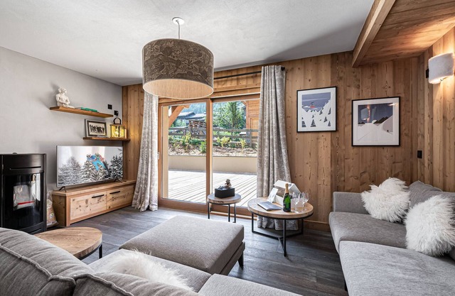 Charming New Apartment Near Pistes with Terrace and Ski-Room