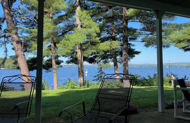 Charming New England 4bd Family Lake House w/Yard, Patio, Docks and Views