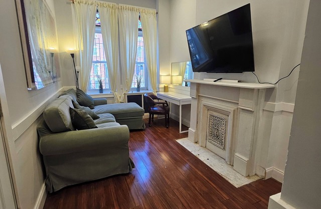 Charming newly renovated full floor Jersey City brownston with WiFi, AC