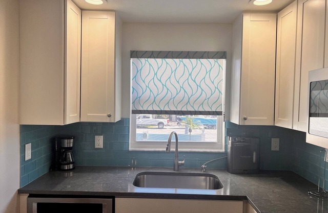 Charming newly renovated condo with AC and WiFi