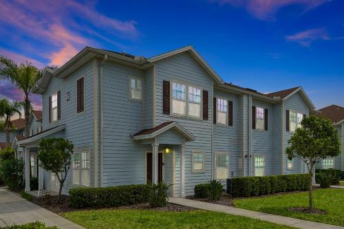 Charming Oasis with King Bed Close to Disney 4BR