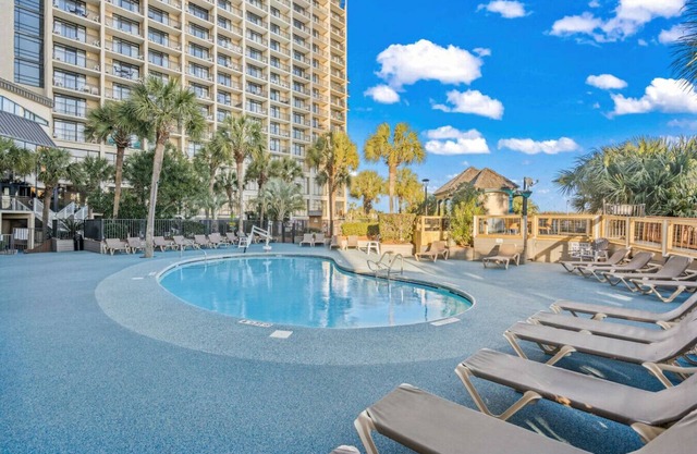 Charming - Oceanfront Balcony - Queen Beds - Pools
