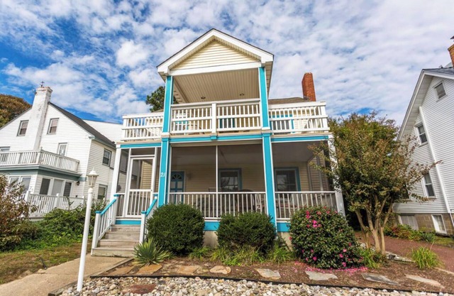 Charming Ocean Block Beach Cottage w/Screened Porch & Lake Views