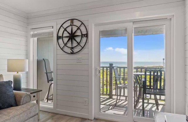 Charming ocean view 2 bedroom condo in welcoming Atlantic Beach, NC