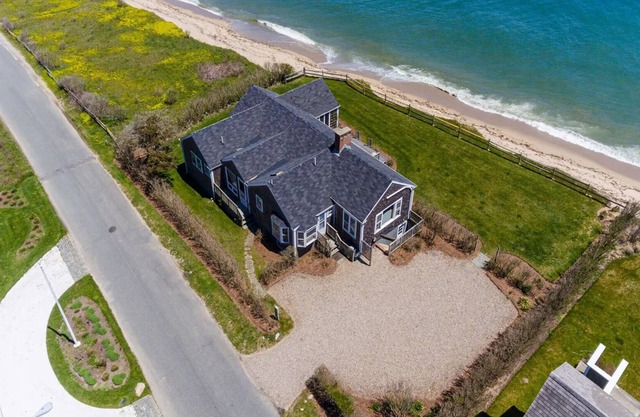 Charming Oceanfront Cottage - 8 Minute Walk to Sankaty Head Lighthouse