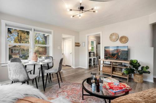 Charming Old Town Bungalow with Free Cruiser Bikes
