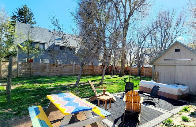 Charming Old Town Location Close to everything!