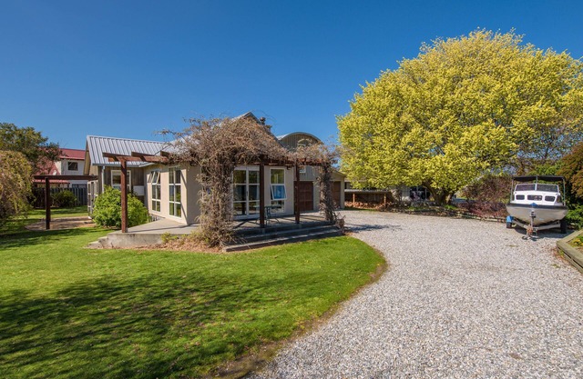 Charming on Cherry - Wanaka Holiday Home