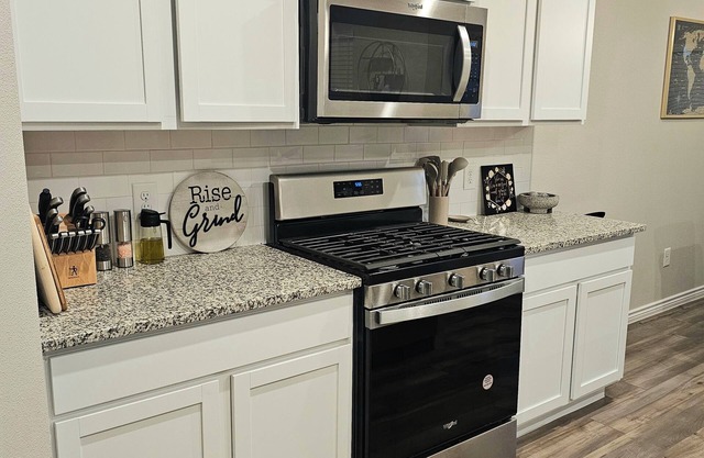 Charming pet-friendly 3-bedroom house with yard in delightful Corpus Christi