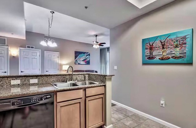 Charming poolside 2-bedroom condo w/fitness room, AC and steps from Destin Fun!