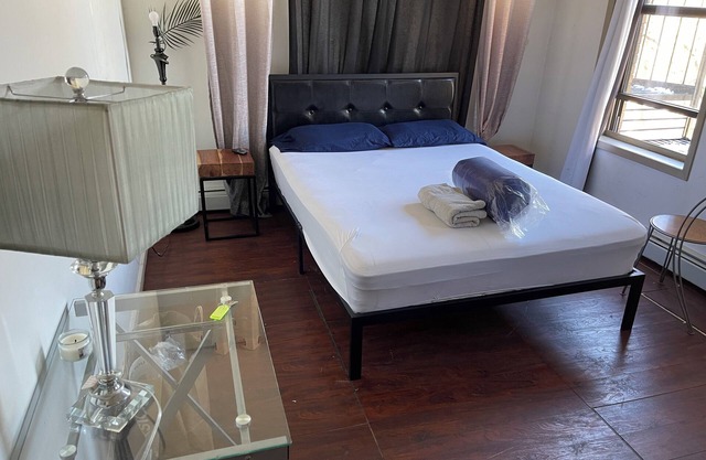 Charming Private Bedroom Next to Subway/Metro Centrally Located in Brooklyn