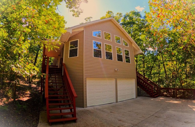 Charming Private Setting Tree House, Fully Immersed In Nature On 2+ Acres