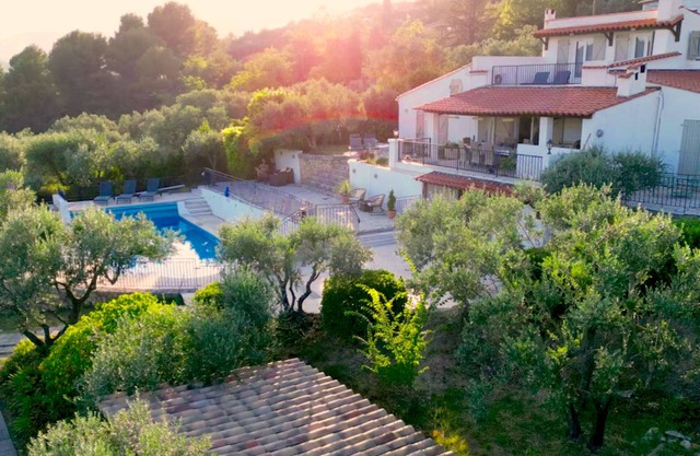 Charming Provence Villa La Passe: Luxurious Pool Retreat Near Claviers