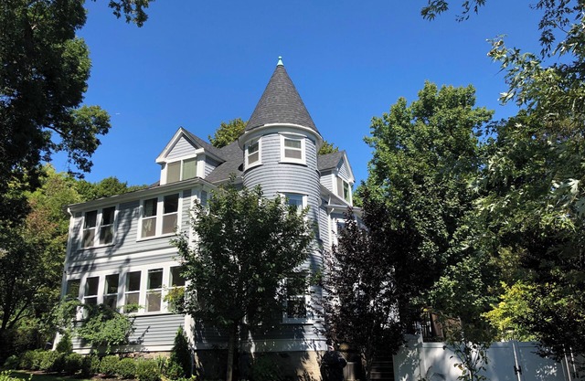 Charming Queen Anne Victorian in Excellent Location, 3 bedrms, office, WIFI&More