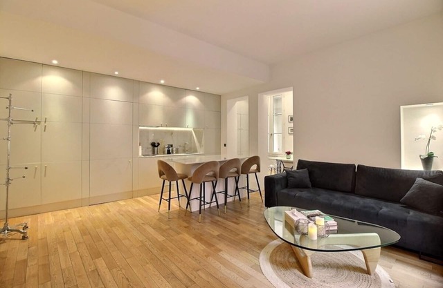 Charming & Quiet - 2 Bedroom, 1 Bath Apartment - Louvre & Rivoli