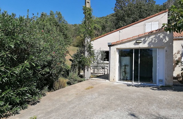 Charming Quiet House in Reynes Close to Les Cures and the Côte Vermeille