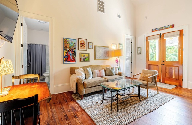 Charming, Quiet Oasis near French Quarter