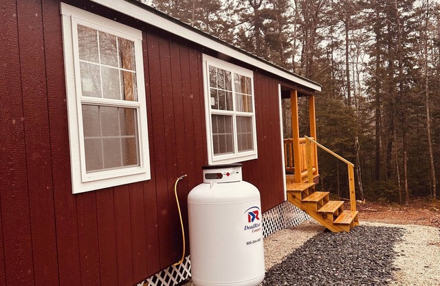 Charming Red Surry Cabin close to Acadia National Park and Bar Harbor
