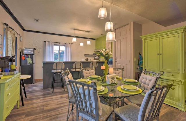 Charming Retreat ~ 5 Mi to Garden of the Gods