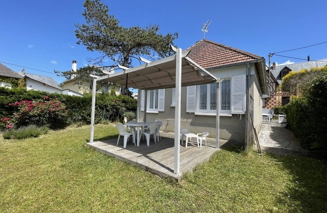 Charming Seaside Home: 150m from Beach, Garden, Terrace, Close to Shops
