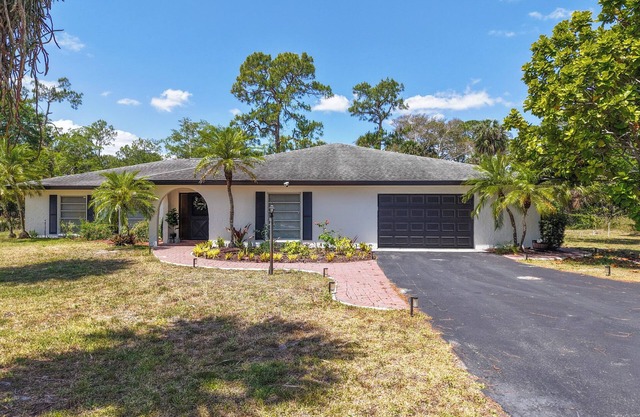 Charming Secluded Naples Nature Retreat –4BR/3BA sleeps 10. Enjoy Wildlife Views