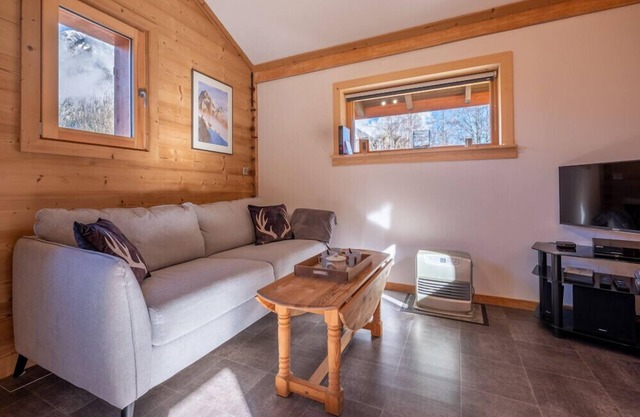 Charming small chalet with Aiguille du Midi view