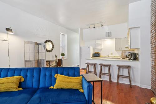 Charming Soulard Retreat with Historic Character near Baseball Stadium apts