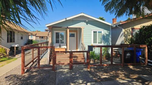 Charming Spacious Family Friendly Steps From Downtown Gated Parking Conventions,Petco Park,Rady Shell, Gaslamp, Beaches, Zoo,Balboa Park