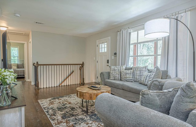 Charming Spacious Home Near Fort Moore| Game Room