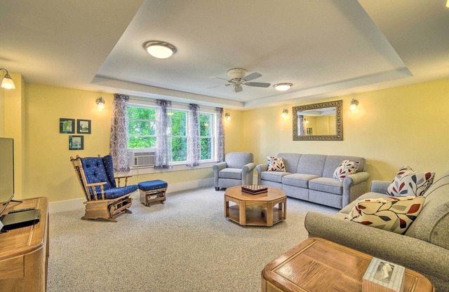 Charming Stanley Home w/Yard, 7 Mi to Seneca Lake