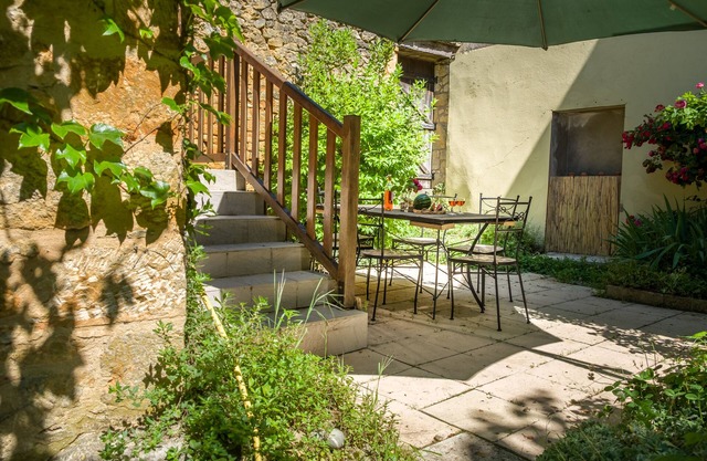 Charming stone cottage in the heart of the medieval village of Domme