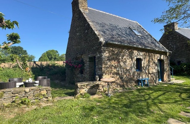 Charming stone house for 2 people in Clohars-Carnoët