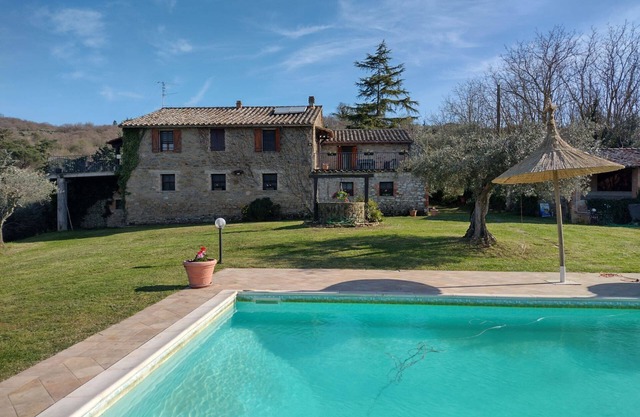 Charming stone villa situated on the top of a hill with breathtaking views of Lake Trasimeno, not fa