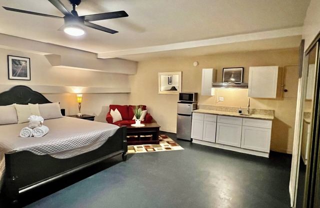 Charming Studio Apartment in Burbank close to Hollywood, Warner & Disney Studios