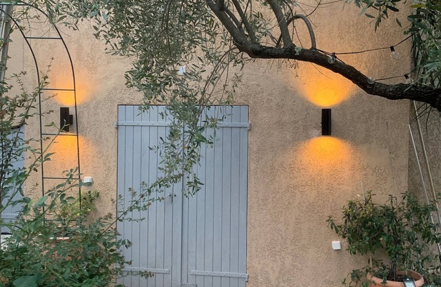 Charming studio in flowered garden in Valbonne near village golf and Sophia anti