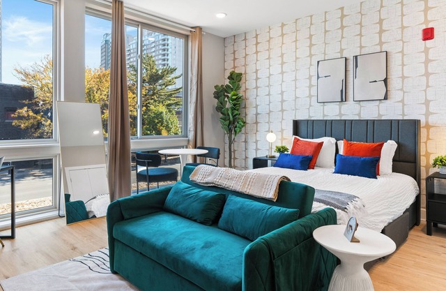 Charming Studio w/Breathtaking Pier & Bridge Views
