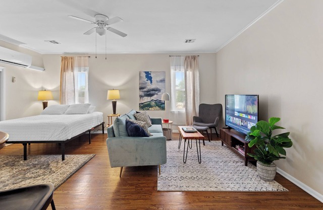 Charming studio with pool near downtown Tulsa