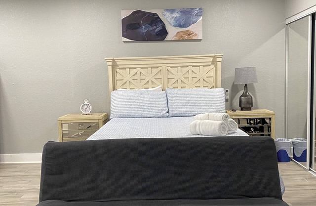 Charming Suite 1B/1B Centrally Located Tampa