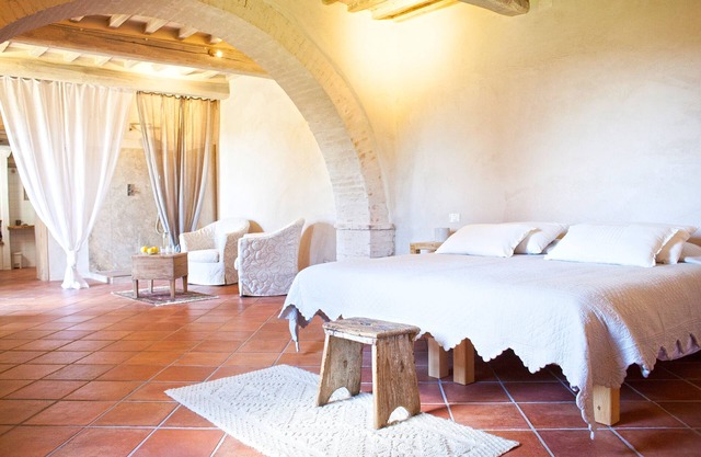 Charming Suite in Tuscan farmhouse villa with pool