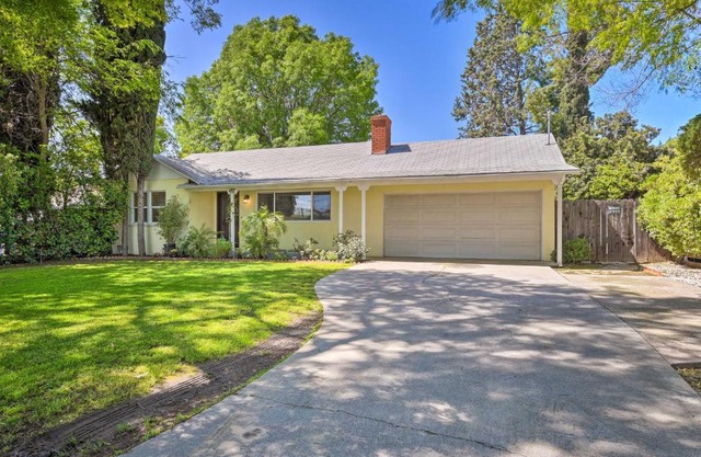 Charming Temple City Home with Fire Pit, 14 Mi to LA