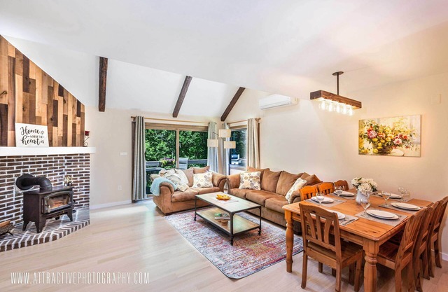 Charming Townhouse at Camelback - Great Location! SKI ON/OFF