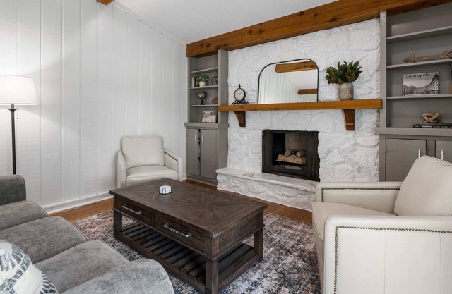 Charming Tudor Near Notre Dame - Granger Retreat
