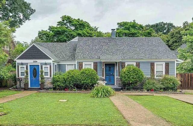 Charming Updated One Bedroom with yard