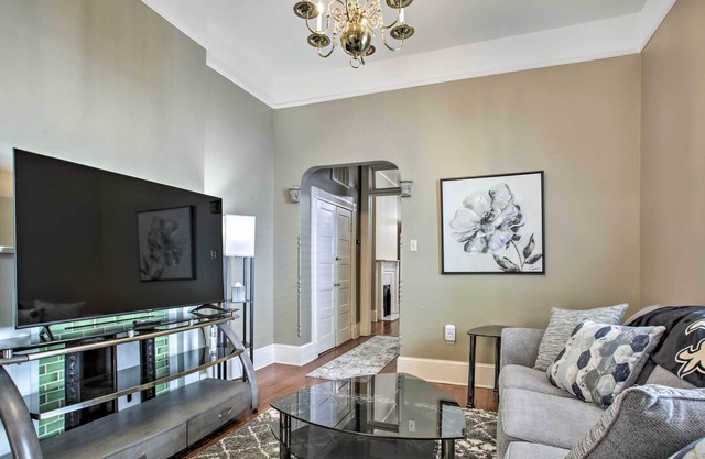 Charming Uptown Duplex in Walkable Location!